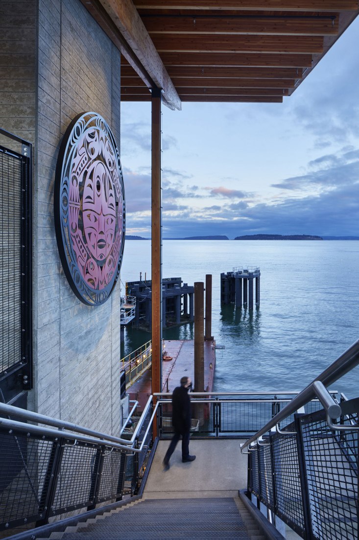 Terminal de Ferry Mukilteo Multimodal por LMN Architects. Fotografía por Benjamin Benschneider