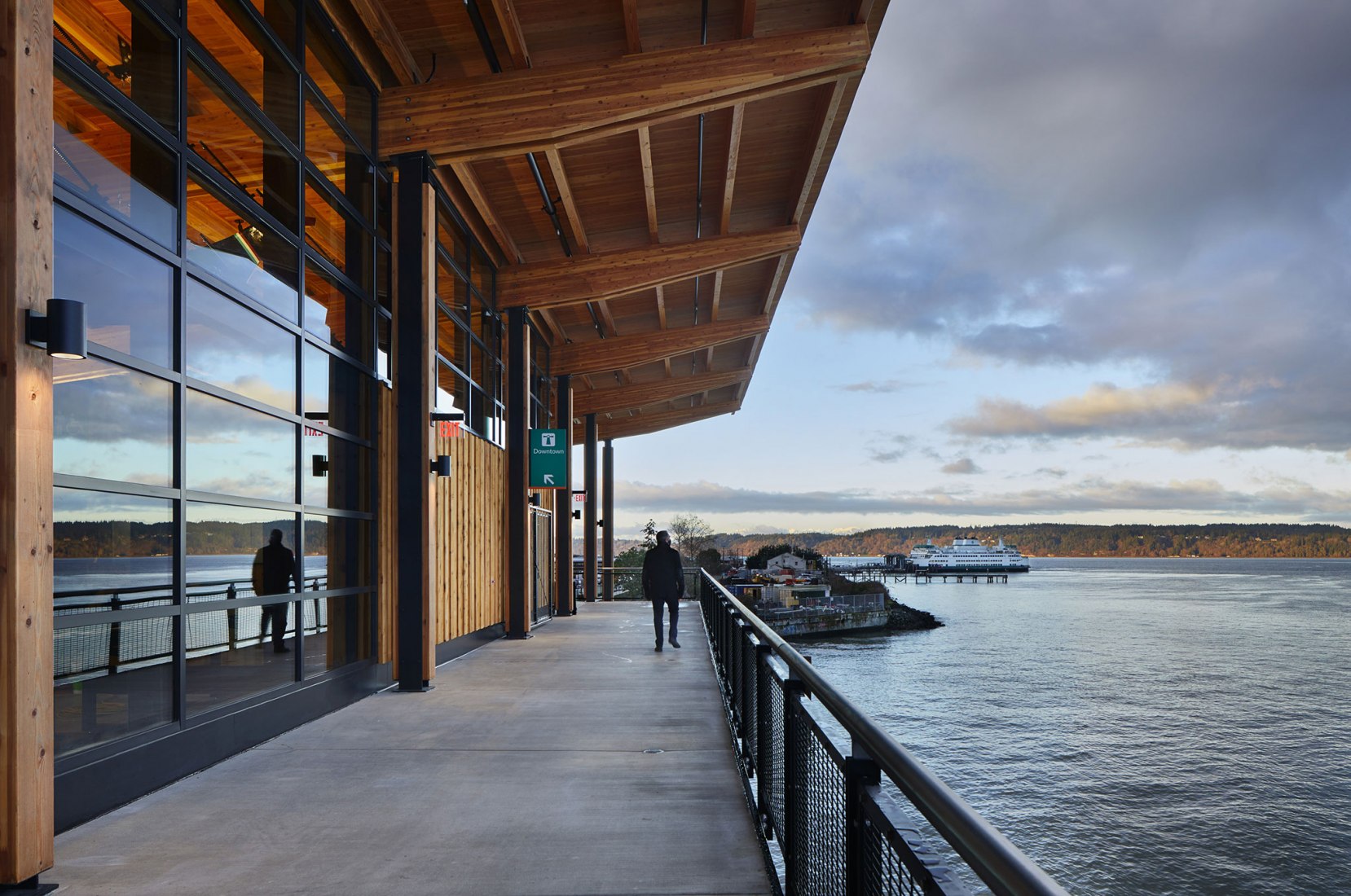 Terminal de Ferry Mukilteo Multimodal por LMN Architects. Fotografía por Benjamin Benschneider