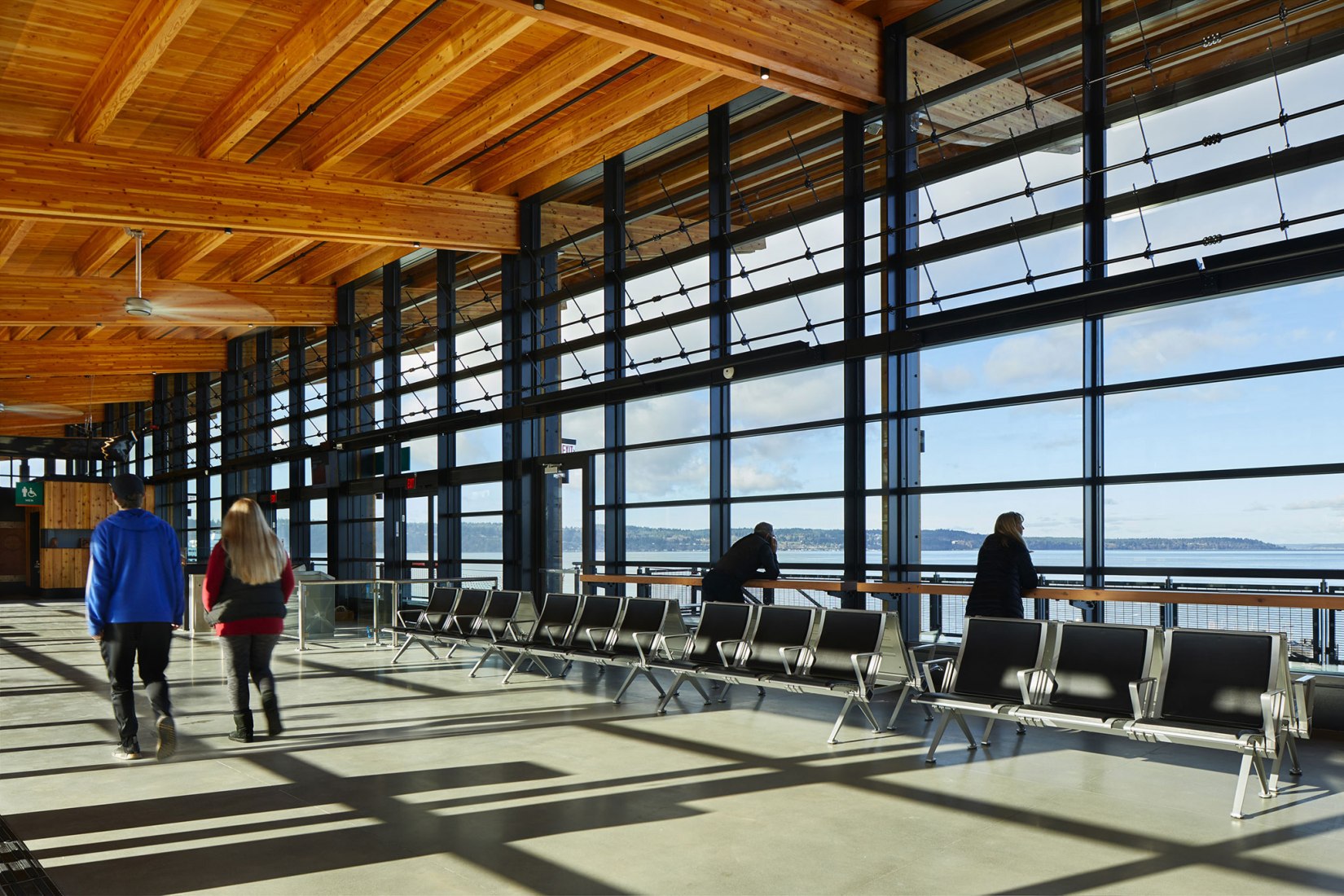 Terminal de Ferry Mukilteo Multimodal por LMN Architects. Fotografía por Benjamin Benschneider