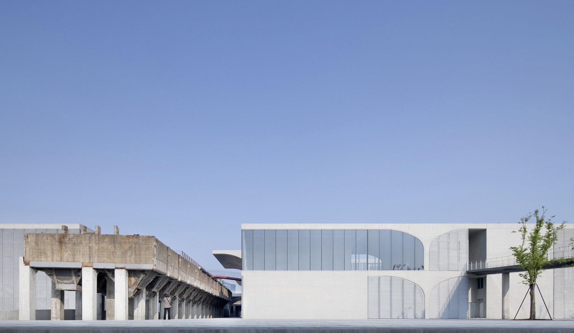 Outside view. Long Museum (West Bund) by Atelier Deshaus. Photography © Su Shengliang