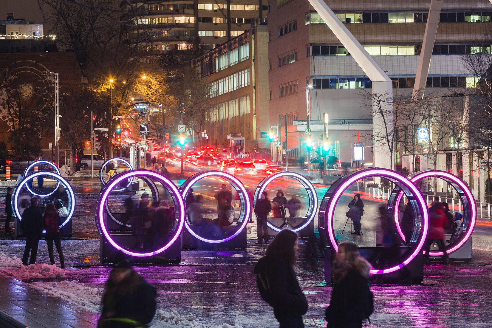 Luminotherapie Loop S Giant Wheels Illuminate The Streets
