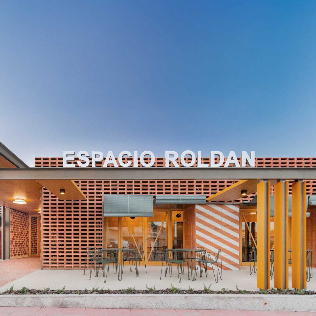 Centro Cívico Roldán por López+Aroca Arquitectura. Fotografía por Pedro Noguera