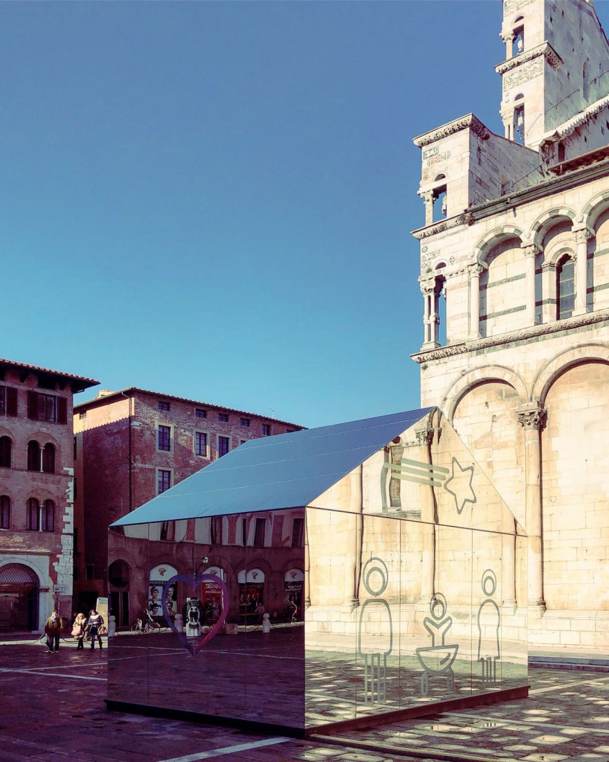 WELCOME DIFFERENCE Instalaci n En Plaza San Miguel Por Thesignlab 