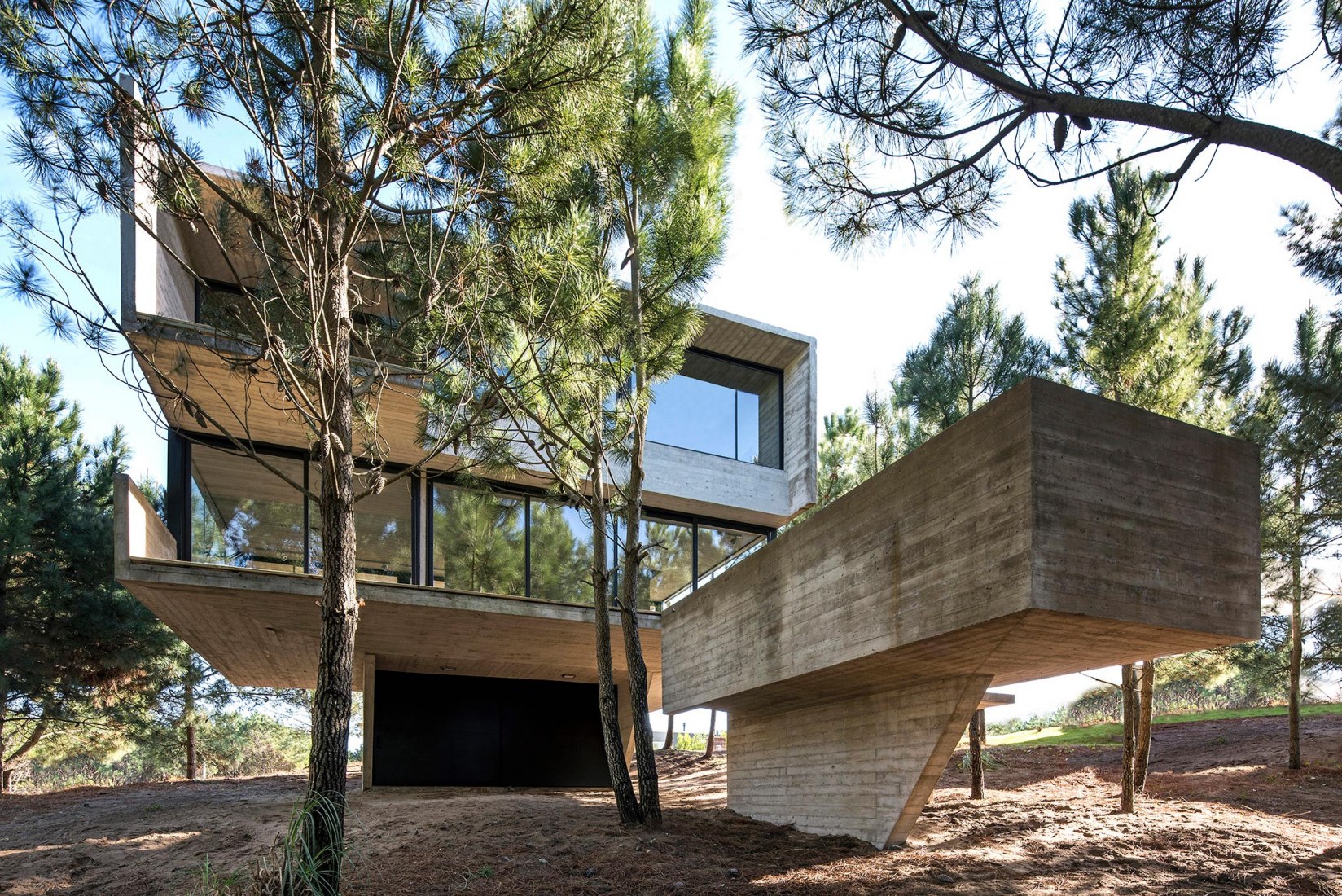 House in the trees by Luciano Kruk. Photograph by Daniela Mac Adden