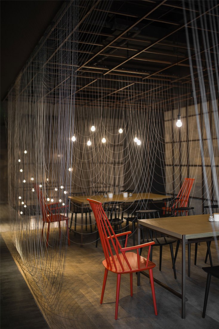 Vista interior. Noodle Diner Sanlitun SOHO por Lukstudio. Fotografía © Dirk Weiblen