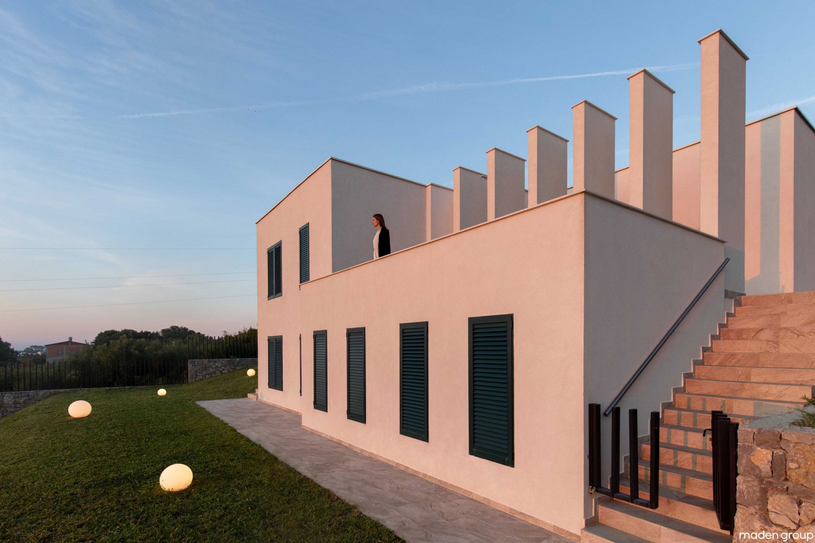 La Casa de la Colina por Maden Group. Fotografía por Leonit Ibrahimi