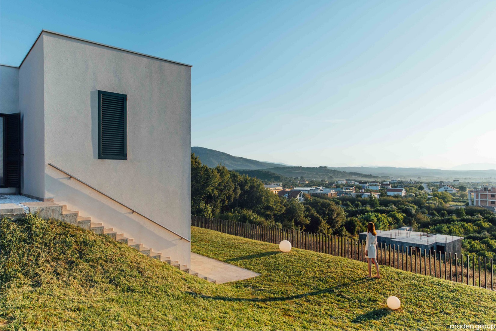 La Casa de la Colina por Maden Group. Fotografía por Leonit Ibrahimi