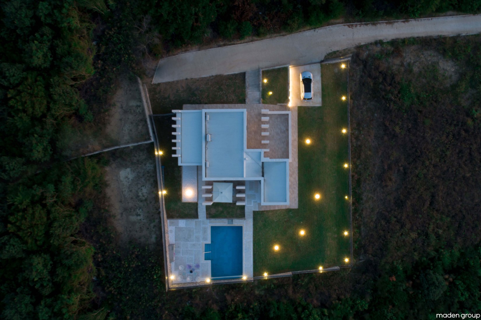 La Casa de la Colina por Maden Group. Fotografía por Leonit Ibrahimi