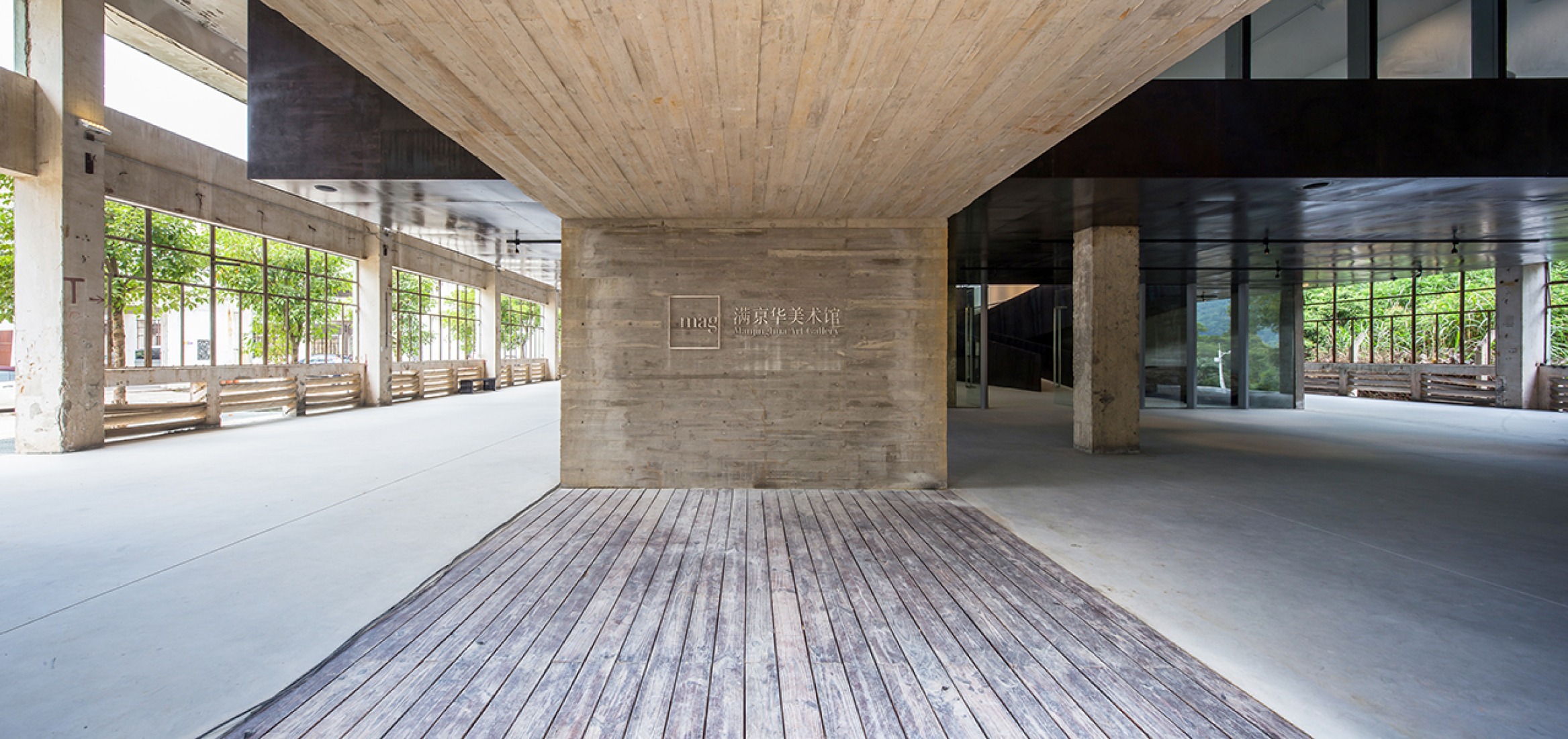 Industrial building turned into gallery by O-office