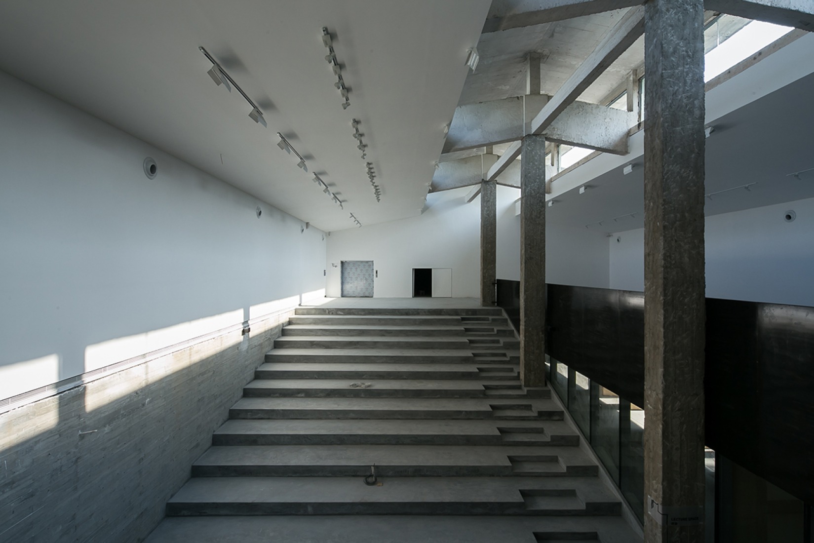 Escalera de acceso. MAG Museum por O-office Architects. Fotografía © Chaos.Z. Señala encima de la imagen para verla más grande.