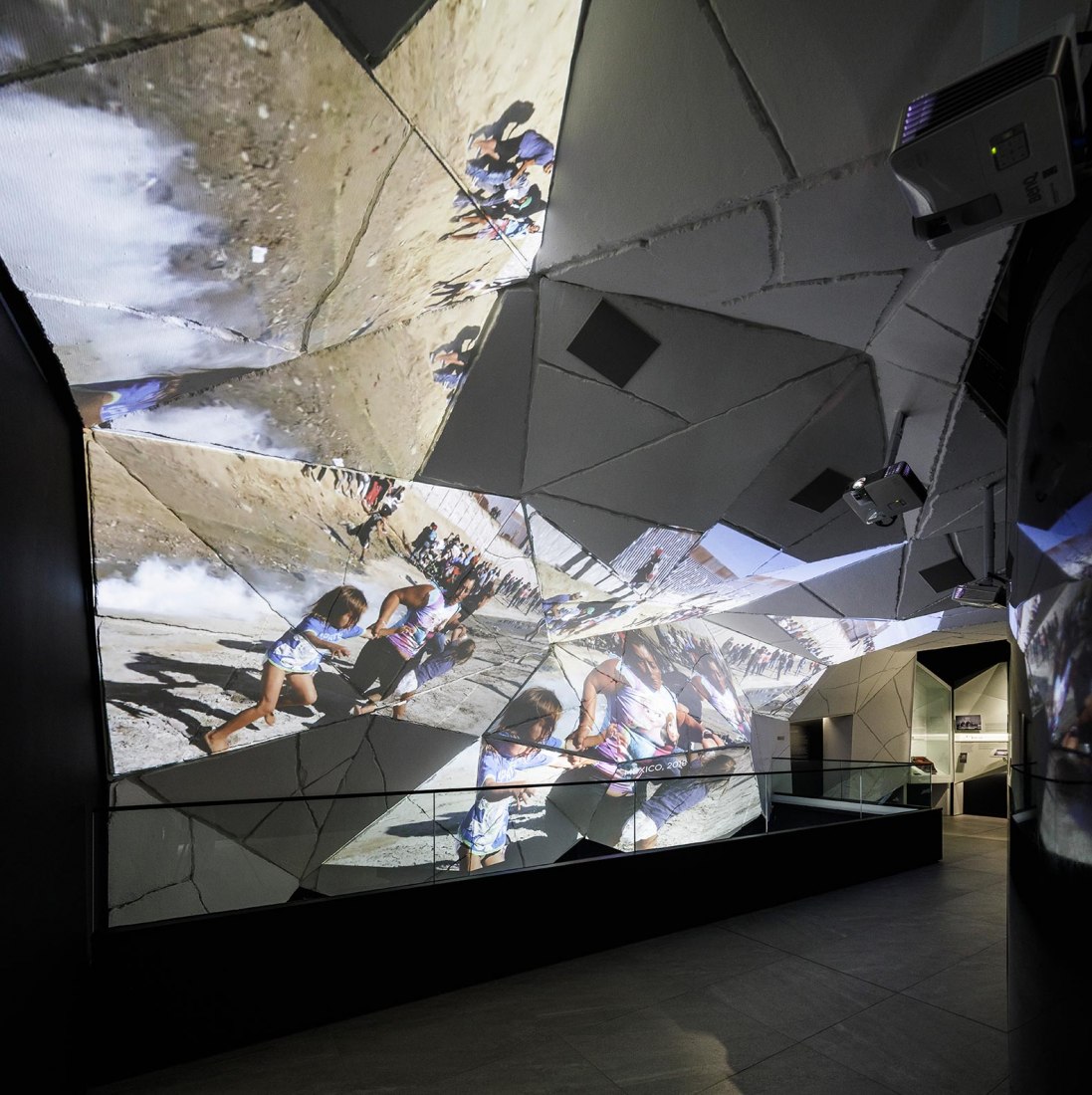 Exposición interior. Museum of Freedom and Human Rights by Mallol Arquitectos. Photograph by Fernando Alda
