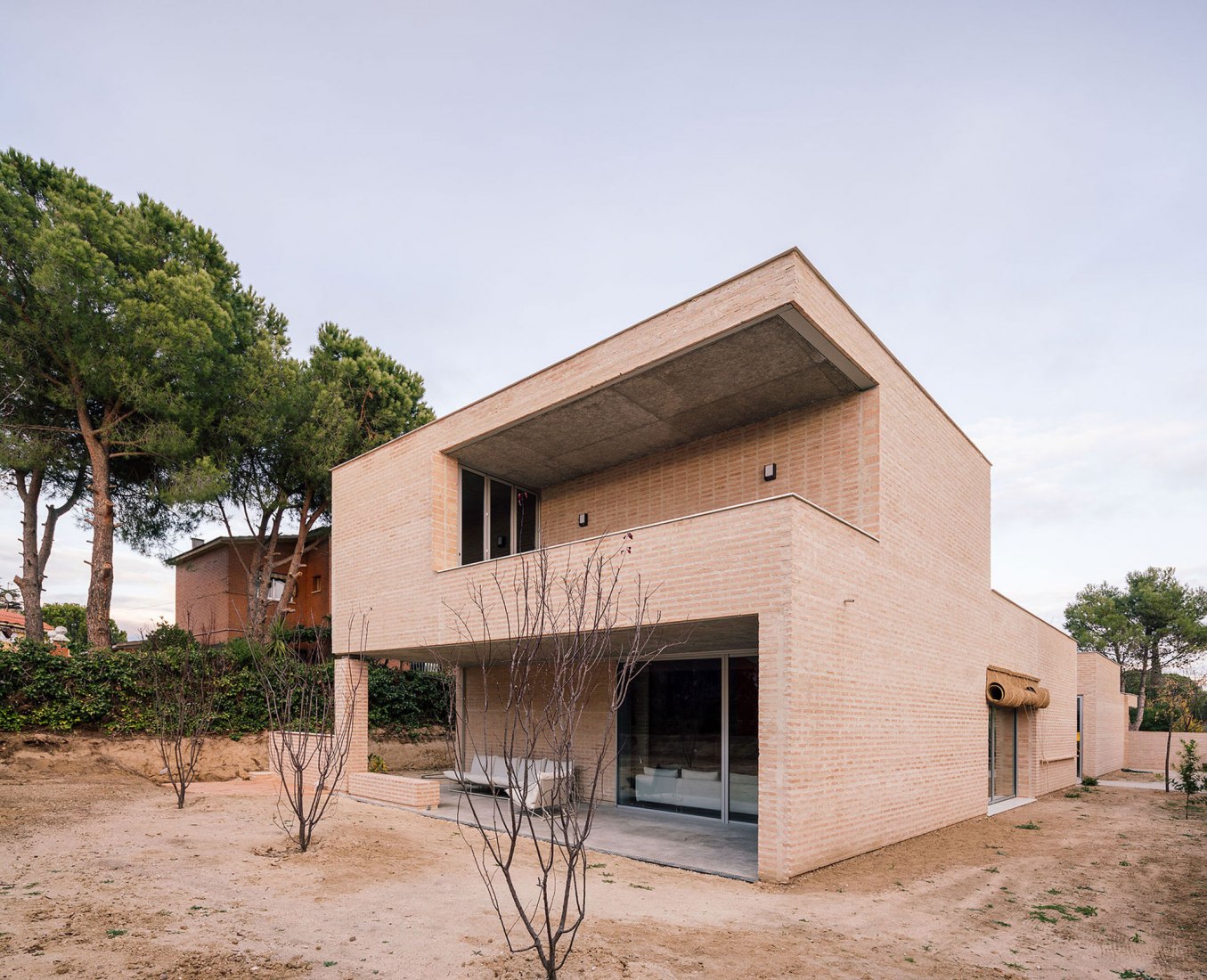 A three generation house in Boadilla del Monte by Malu de Miguel. Photograph by Imagen Subliminal (Miguel de Guzmán + Rocío Romero)