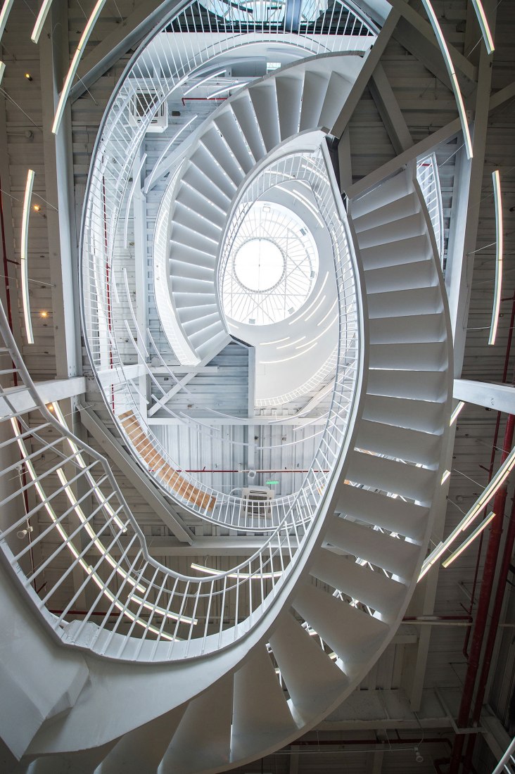 Escalera. Mandela Co-Working por RoarcRenew. Fotografía por OscarLok