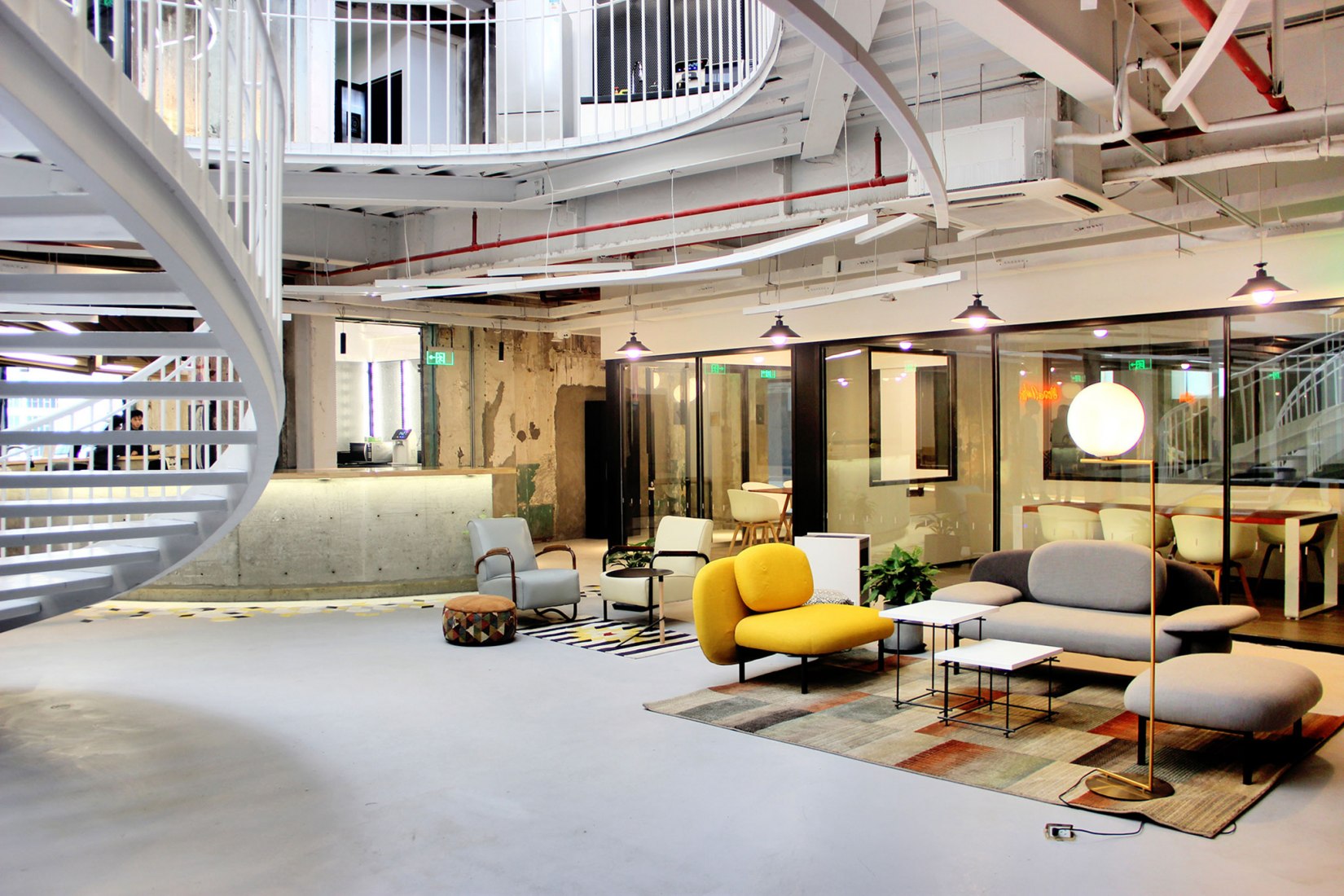 Escalera. Mandela Co-Working por RoarcRenew. Fotografía por OscarLok