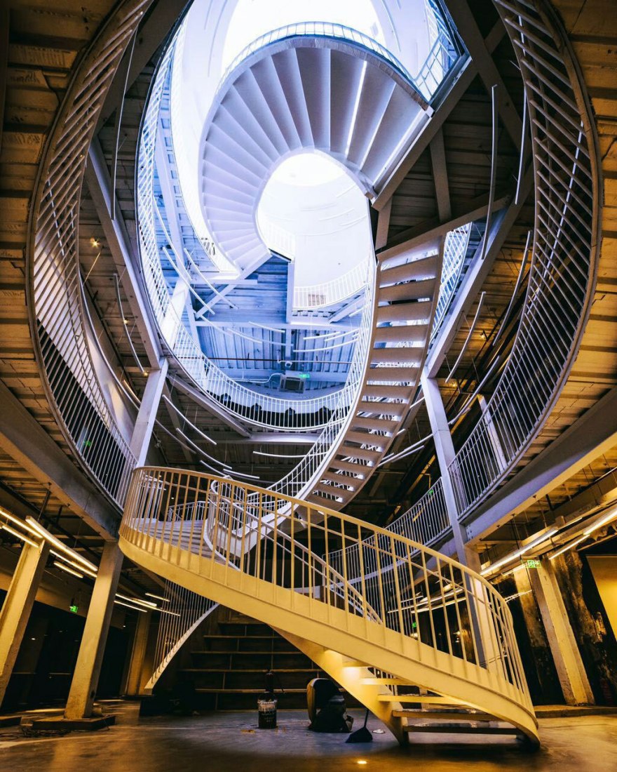 Escalera. Mandela Co-Working por RoarcRenew. Fotografía por OscarLok