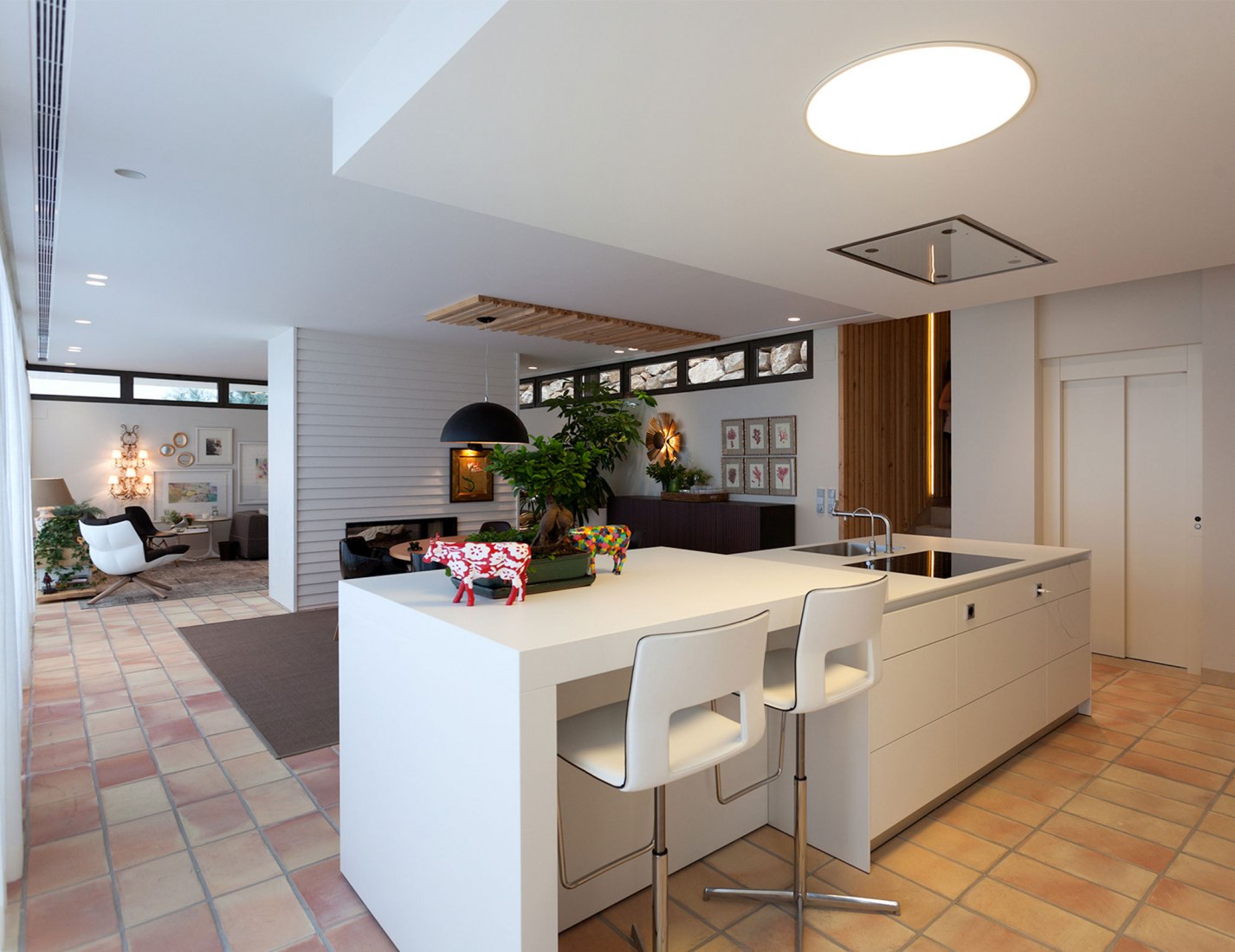 Interior view. El bosque 161, a single-family housing project by Mano de Santo. Photograph by Diego Opazo
