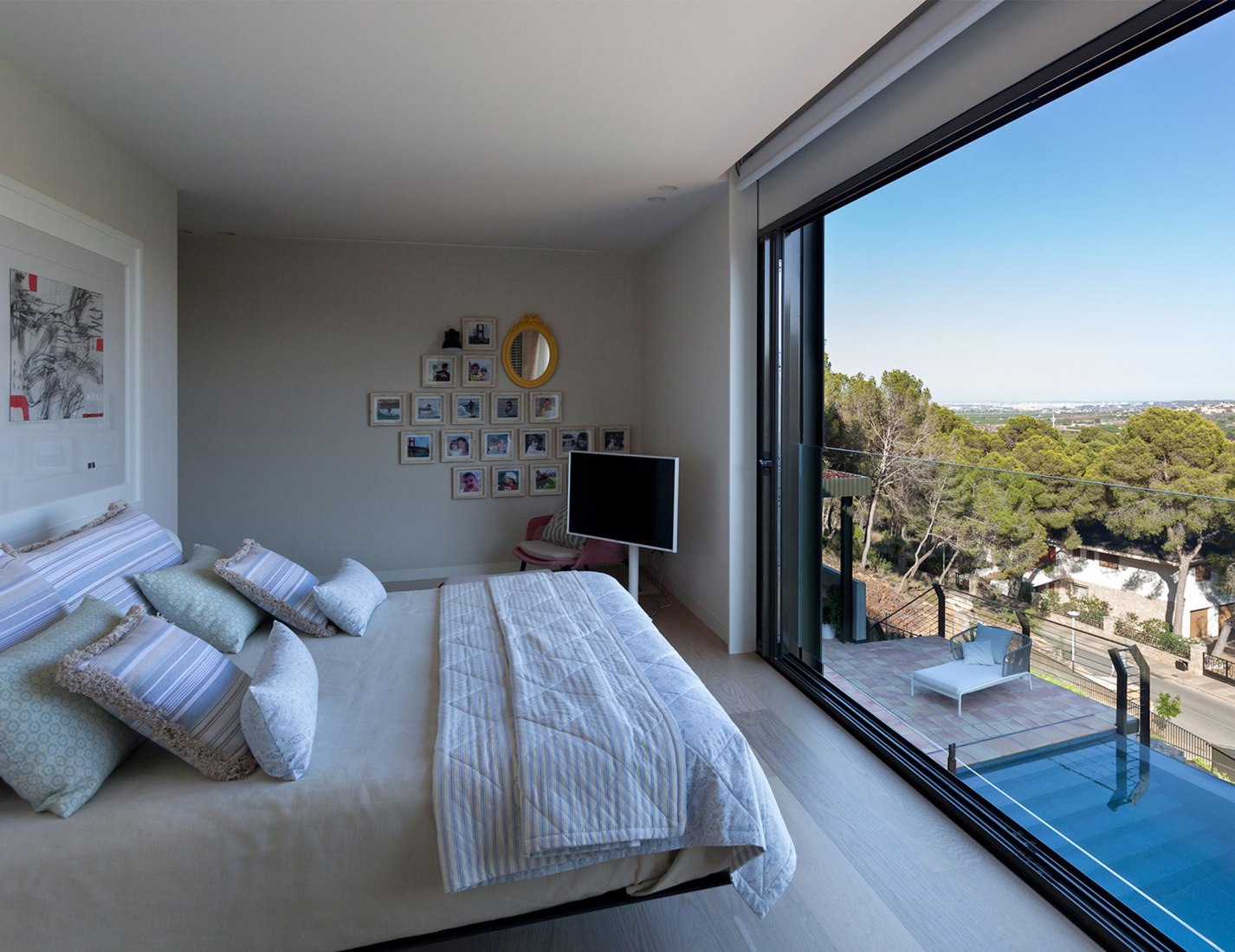 Interior view. El bosque 161, a single-family housing project by Mano de Santo. Photograph by Diego Opazo