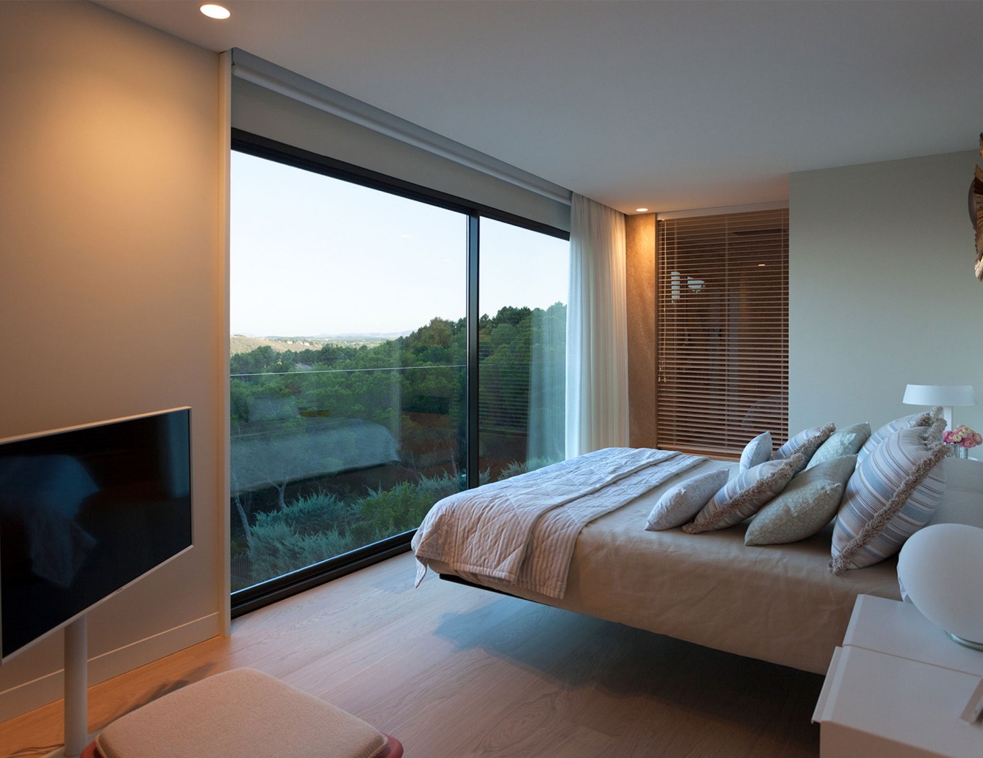 Interior view. El bosque 161, a single-family housing project by Mano de Santo. Photograph by Diego Opazo
