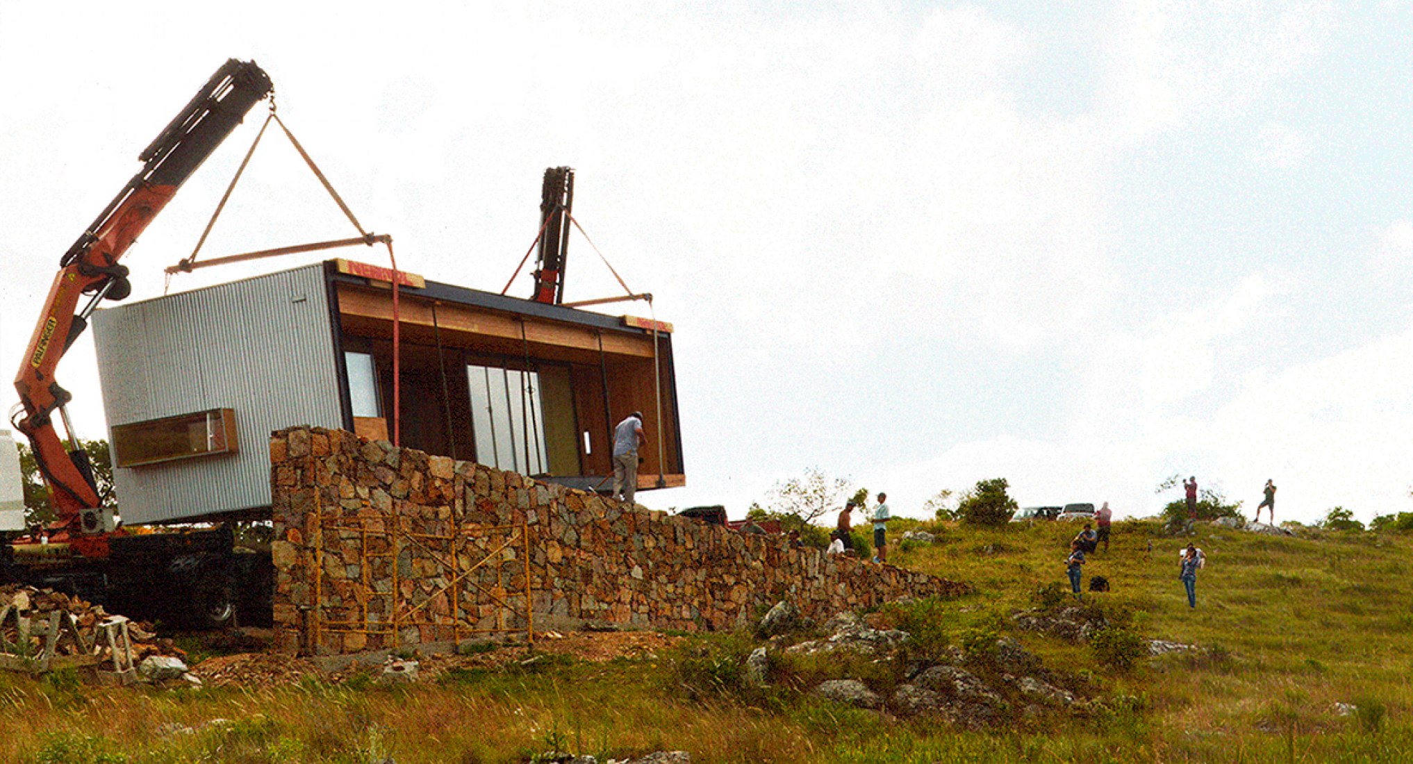 Placing of the Shelter in Villa Aguy by MAPA. Photograph by MAPA.
