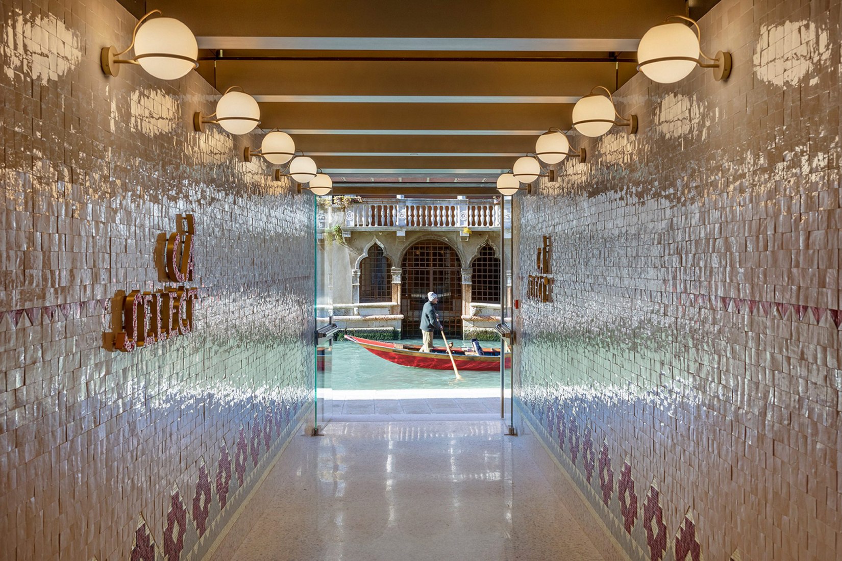 Cà Select Bar in Venice by Marcante-Testa. Photograph by Helenio Barbetta.
