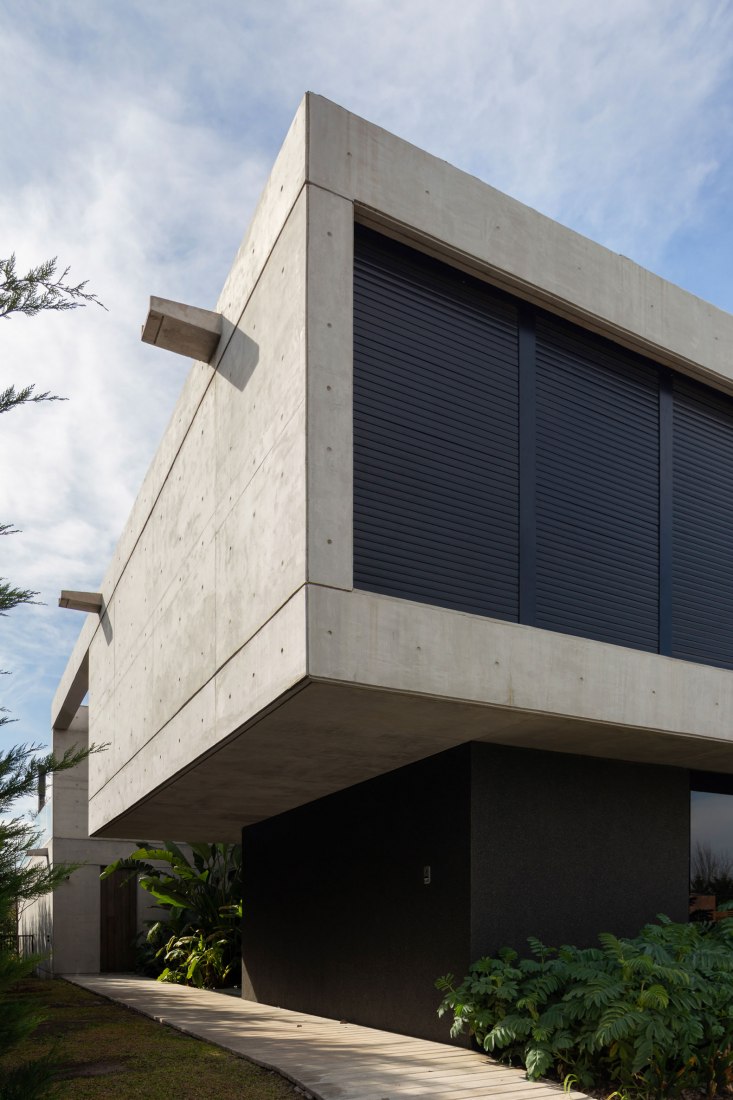 Golf House by Mariano Fiorentini. Photograph by Ramiro Sosa.
