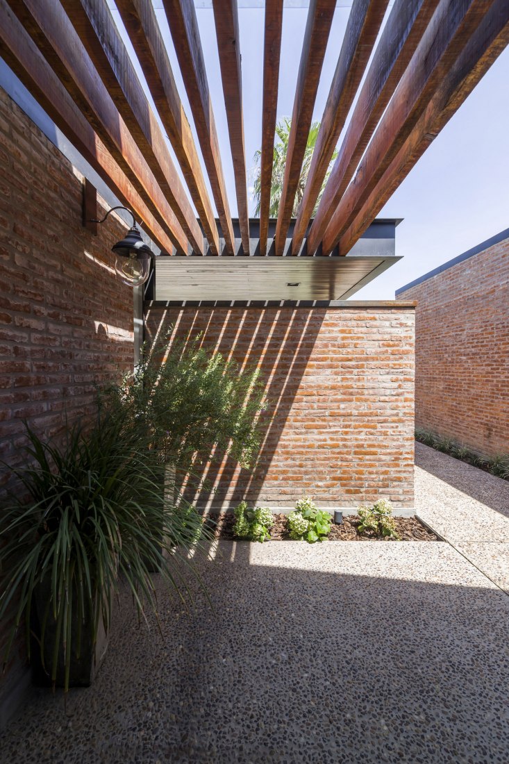 Detail. House in San Marino, Funes Hills by Mariel Suárez. Photograph by Ramiro Sosa