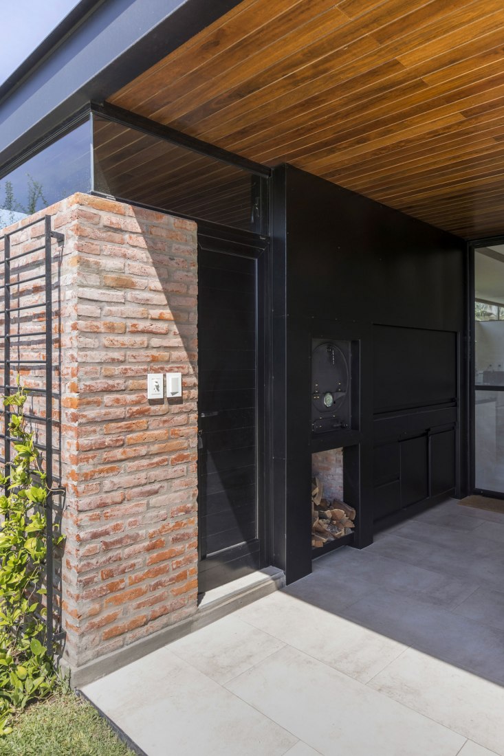 Porch. House in San Marino, Funes Hills by Mariel Suárez. Photograph by Ramiro Sosa