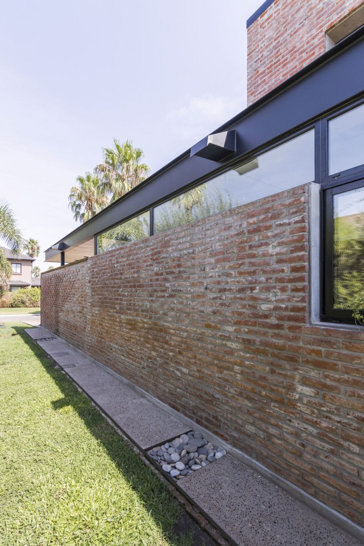 Detail. House in San Marino, Funes Hills by Mariel Suárez. Photograph by Ramiro Sosa