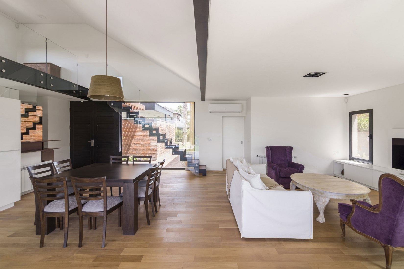 Livingroom. House in San Marino, Funes Hills by Mariel Suárez. Photograph by Ramiro Sosa