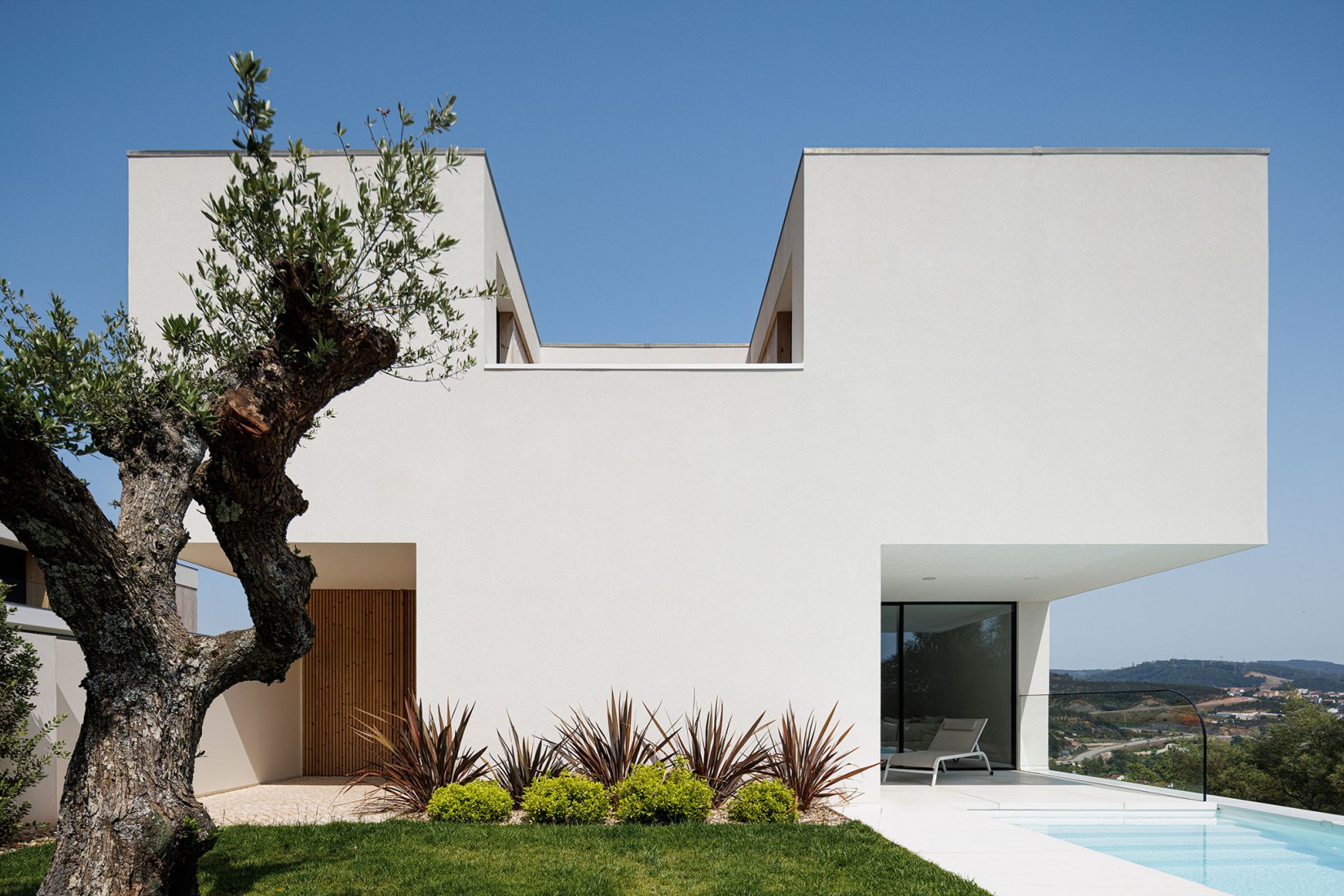 Casa JC por Mário Alves arquiteto. Fotografía por Ivo Tavares Studio.