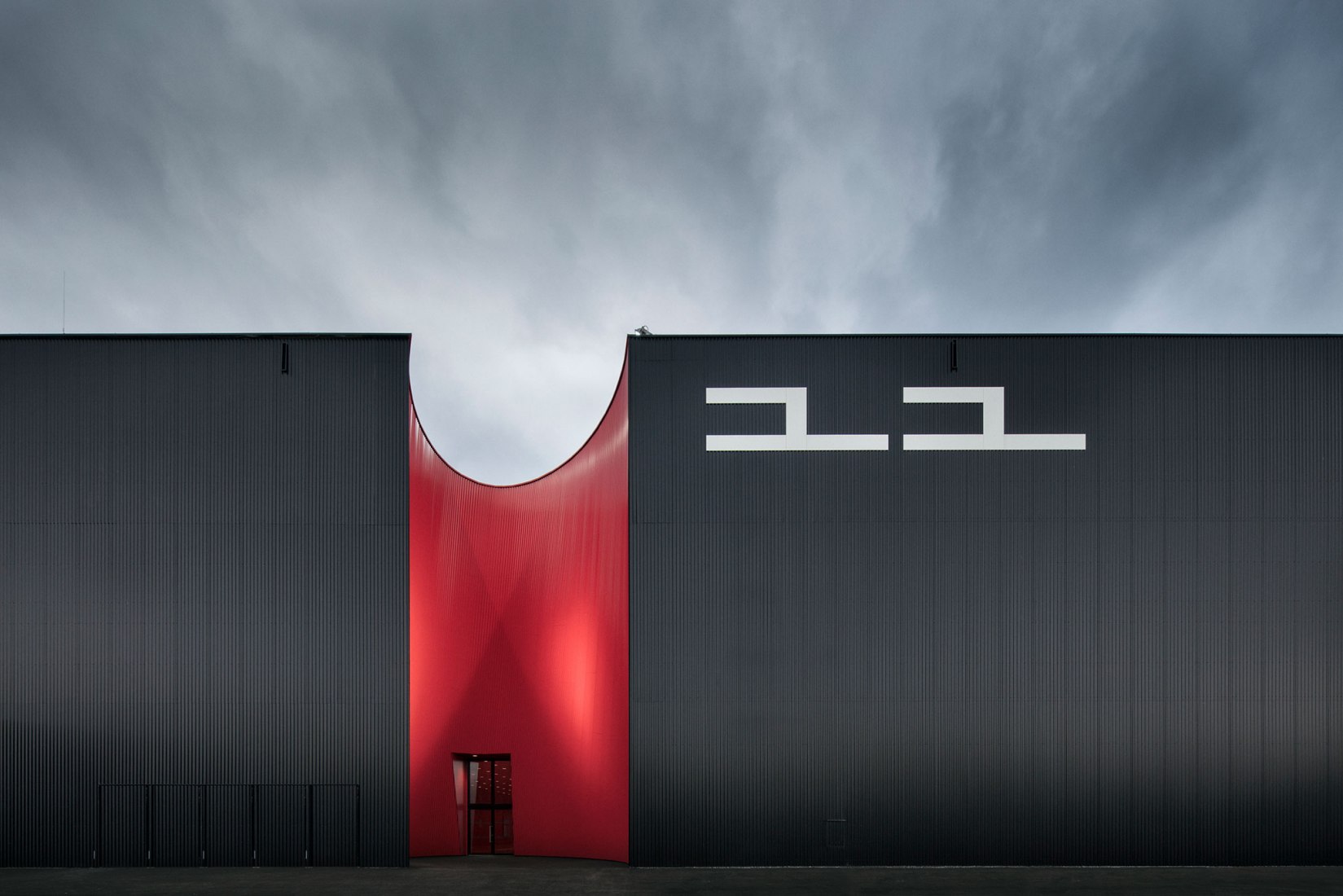 Messe Dornbirn Exhibition Hall by Marte.Marte Architects. Photograph © Zumtobel / Faruk Pinjo