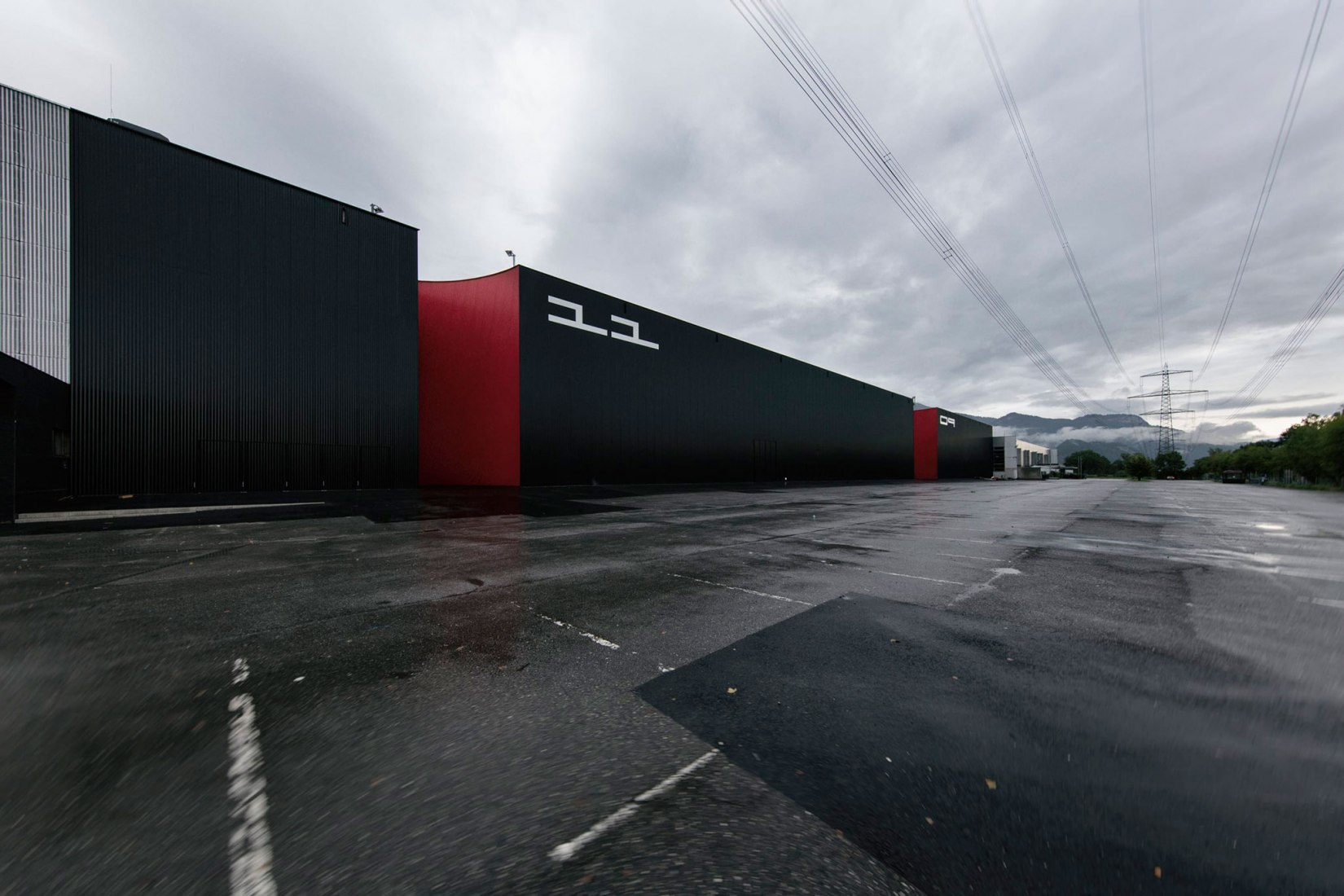 Messe Dornbirn Exhibition Hall by Marte.Marte Architects. Photograph © Zumtobel / Faruk Pinjo