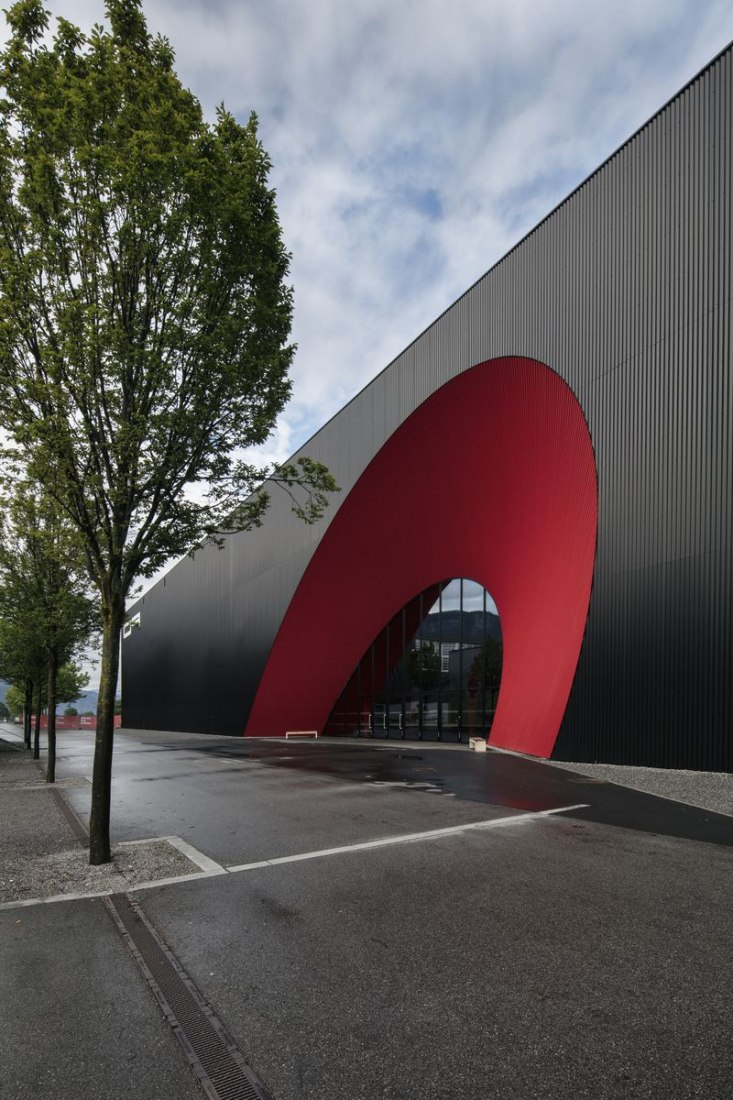 Messe Dornbirn Exhibition Hall by Marte.Marte Architects. Photograph © Zumtobel / Faruk Pinjo
