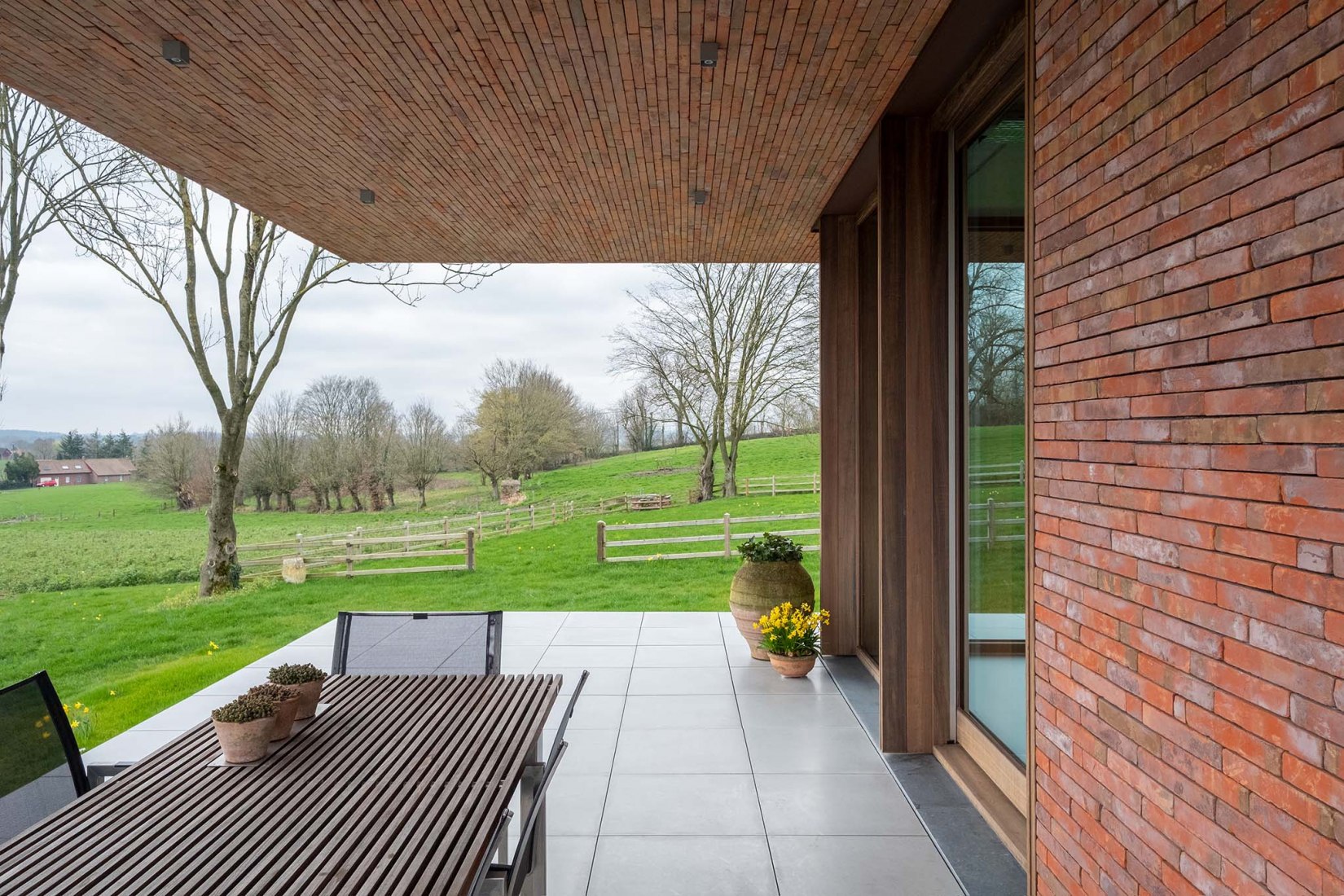 Villa V por Martens Van Caimere Architecten. Fotografía por Nick Cannaerts
