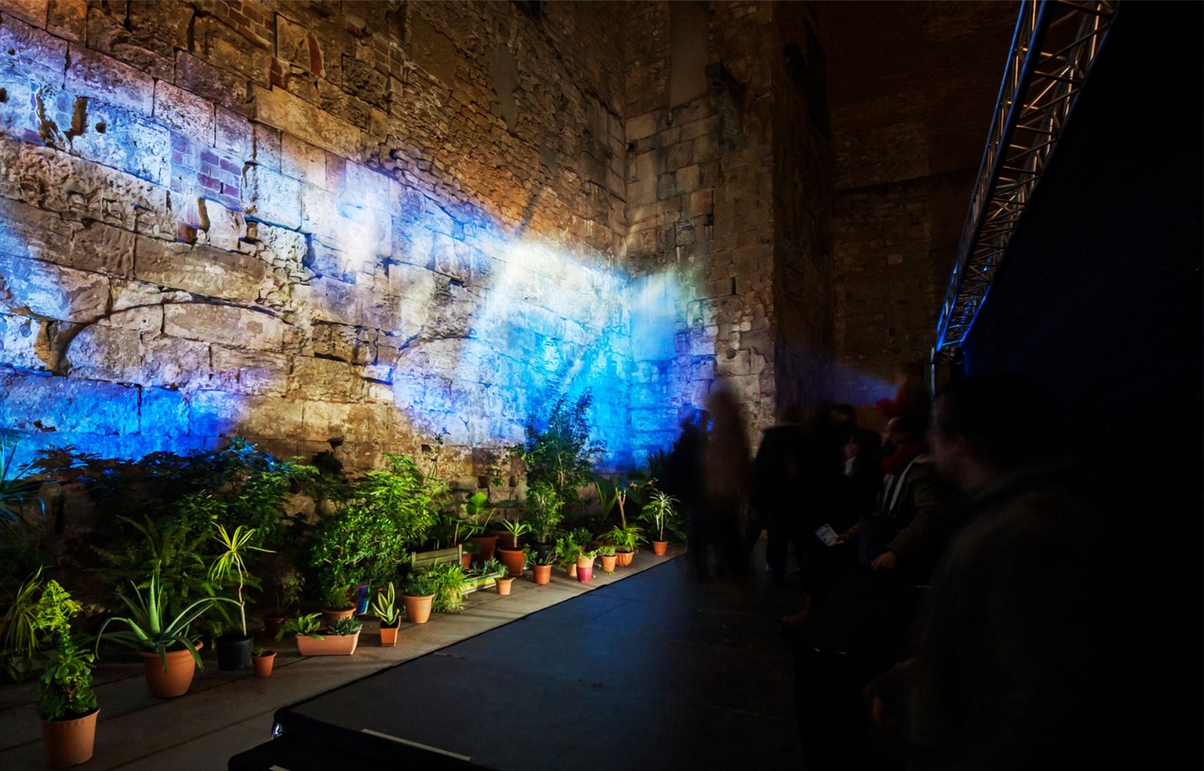 LUZ DE AGUA – 10 ejemplos de arquitectura efímera para reflexionar sobre el espacio. Fotografía cortesía de MÁSTER UPC Y CCCB 