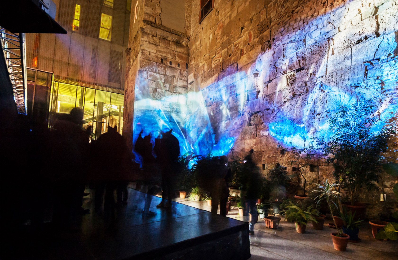 LUZ DE AGUA – 10 ejemplos de arquitectura efímera para reflexionar sobre el espacio. Fotografía cortesía de MÁSTER UPC Y CCCB 
