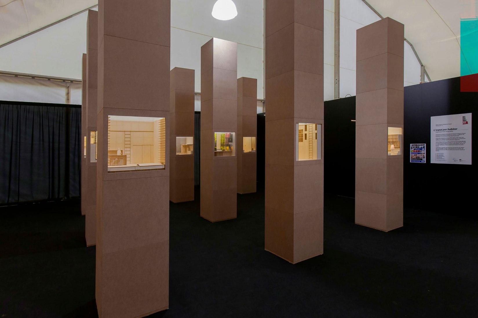 ESPACIO PARA HABITAR - 10 ejemplos de arquitectura efímera para reflexionar sobre el espacio. Fotografía cortesía de MÁSTER UPC Y CCCB