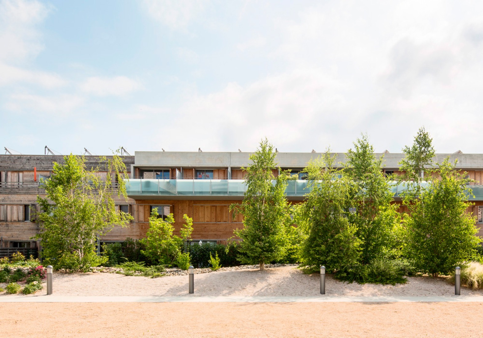 Outside view. Dwellings Toulouse by Mateo Arquitectura. Photography © Adrià Goula. 