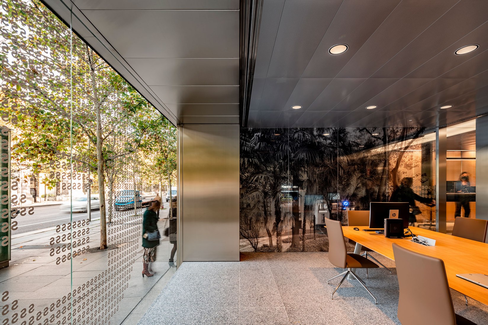Banc Sabadell Space by mateo arquitectura. Photograph by Pedro Pegenaute.