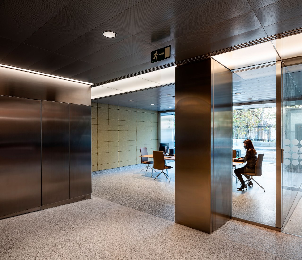 Espacio Banc Sabadell por mateo arquitectura. Fotografía por Pedro Pegenaute.