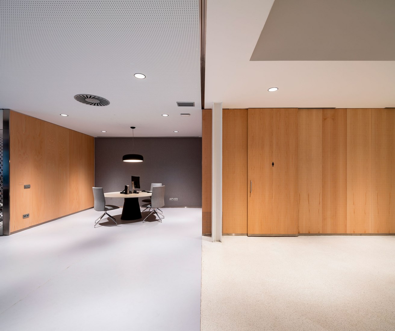 Espacio Banc Sabadell por mateo arquitectura. Fotografía por Pedro Pegenaute.