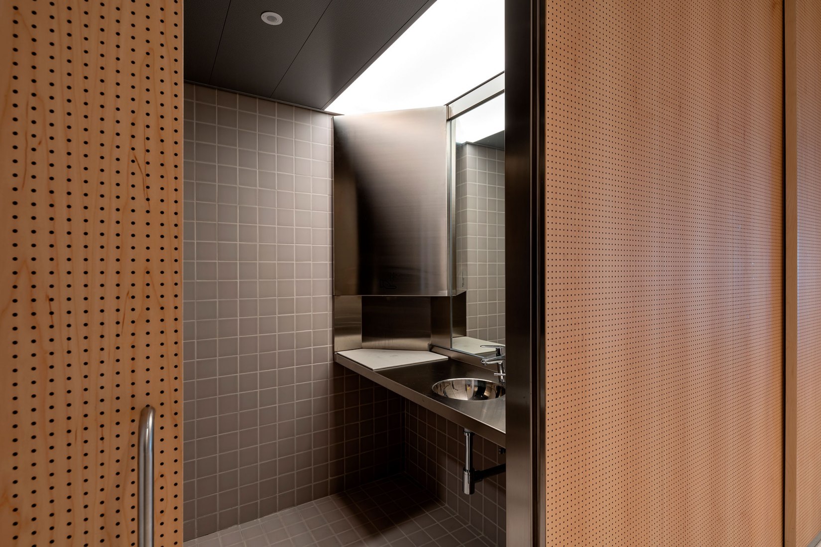 Espacio Banc Sabadell por mateo arquitectura. Fotografía por Pedro Pegenaute.