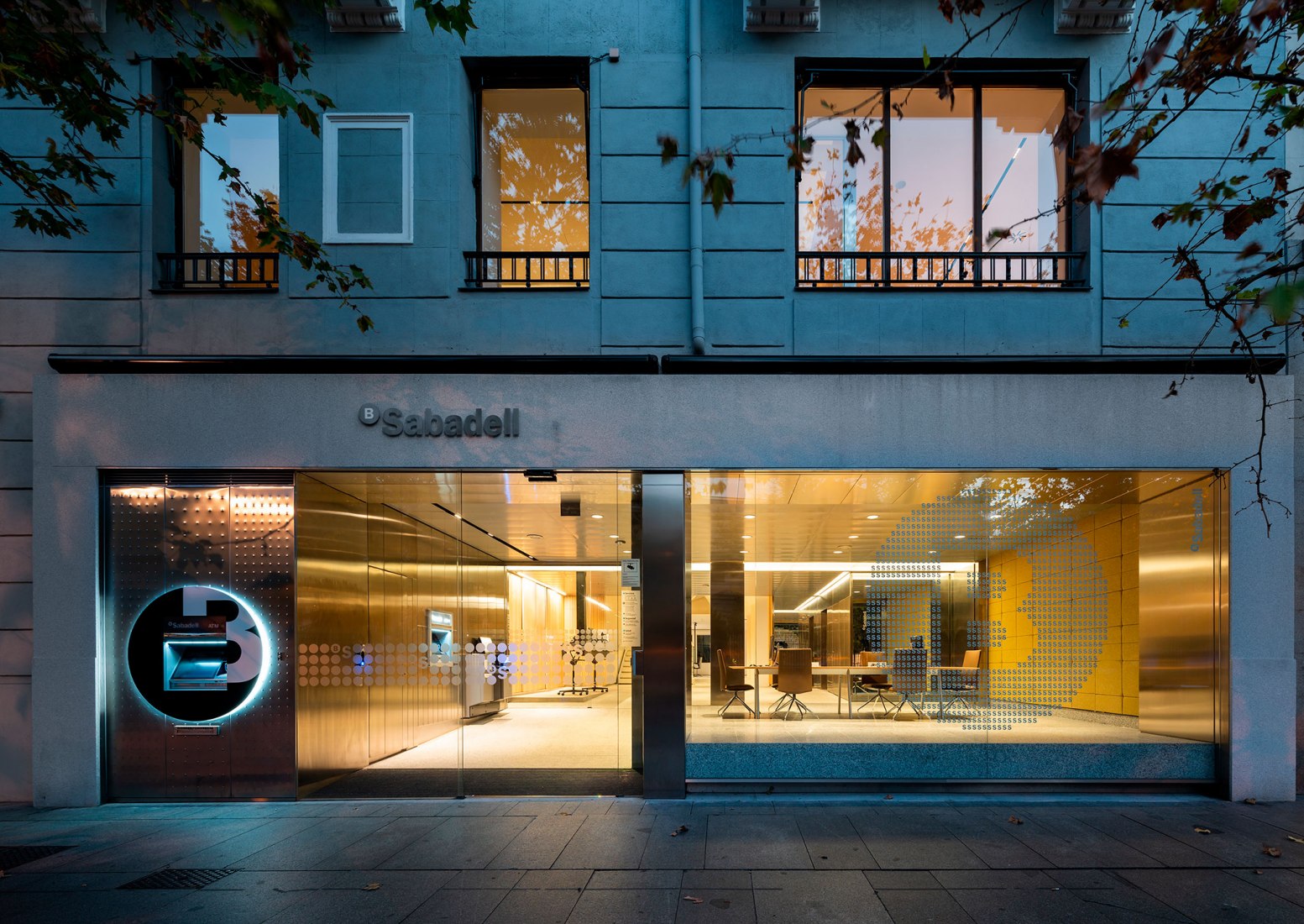 Espacio Banc Sabadell por mateo arquitectura. Fotografía por Pedro Pegenaute.