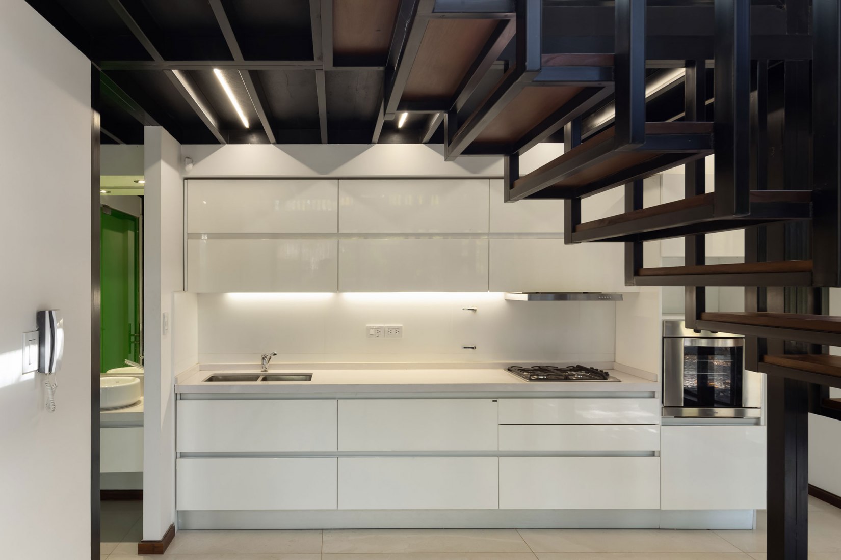 Dos casas metálicas por Mauricio Morra Arquitectos. Fotografía por Ramiro Sosa.