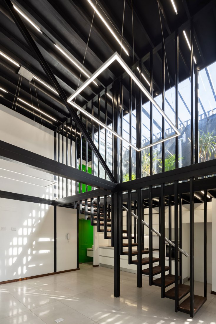 Dos casas metálicas por Mauricio Morra Arquitectos. Fotografía por Ramiro Sosa.