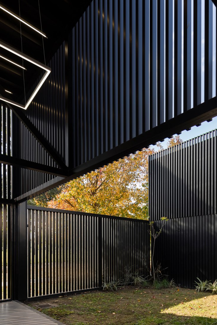 Dos casas metálicas por Mauricio Morra Arquitectos. Fotografía por Ramiro Sosa.
