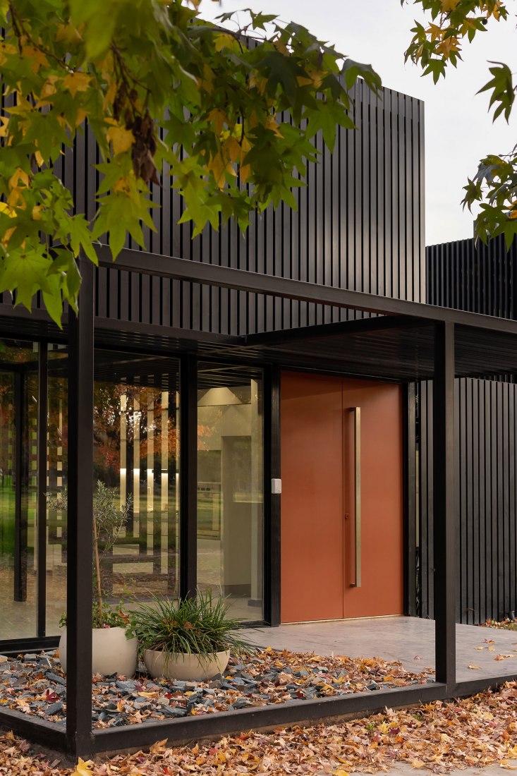 Dos casas metálicas por Mauricio Morra Arquitectos. Fotografía por Ramiro Sosa.