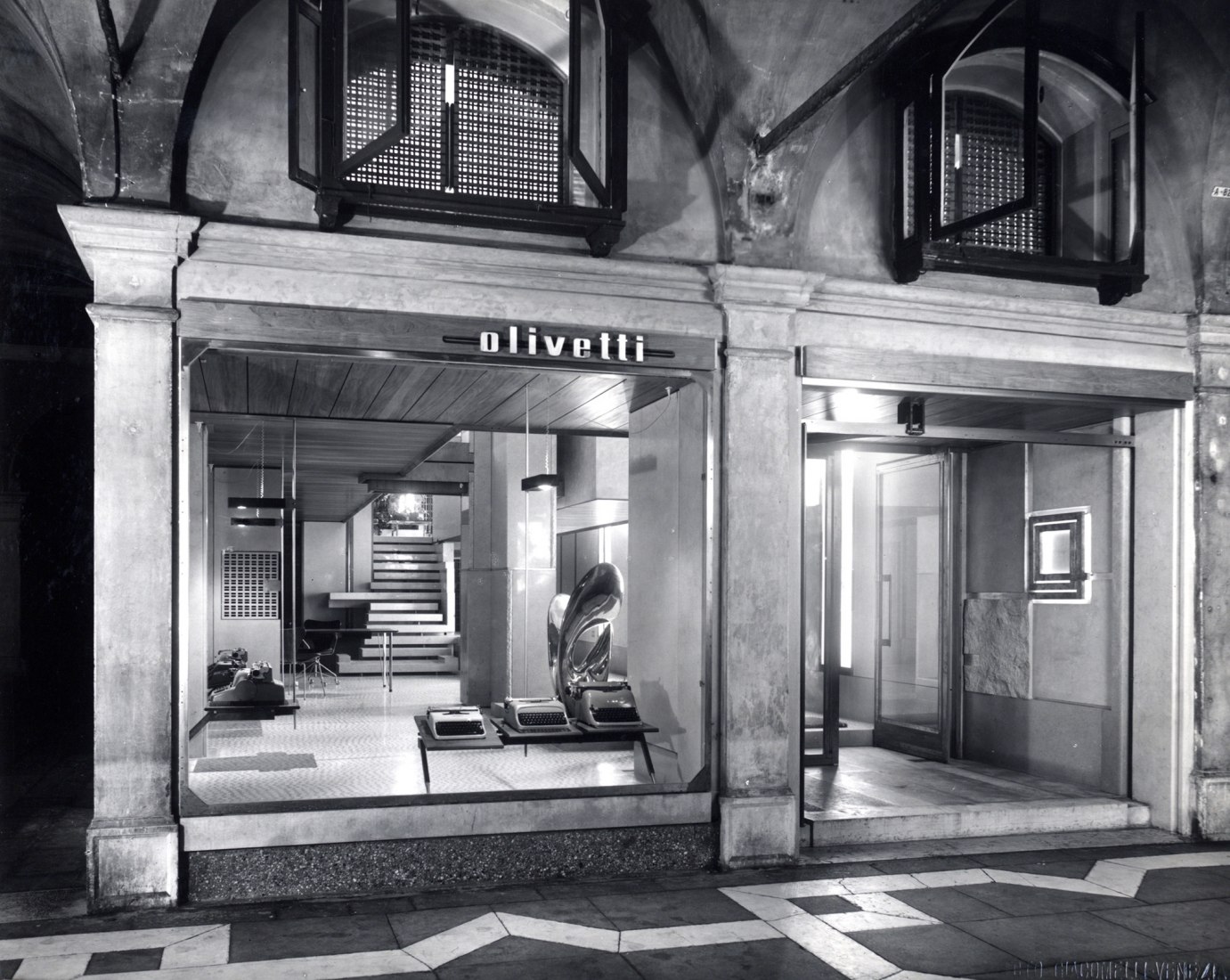 Carlo Scarpa. Disposición de la tienda Olivetti en Piazza San Marco Venecia 1957-58. (Archivo Carlo Scarpa, Colección Arquitectura MAXXI). 