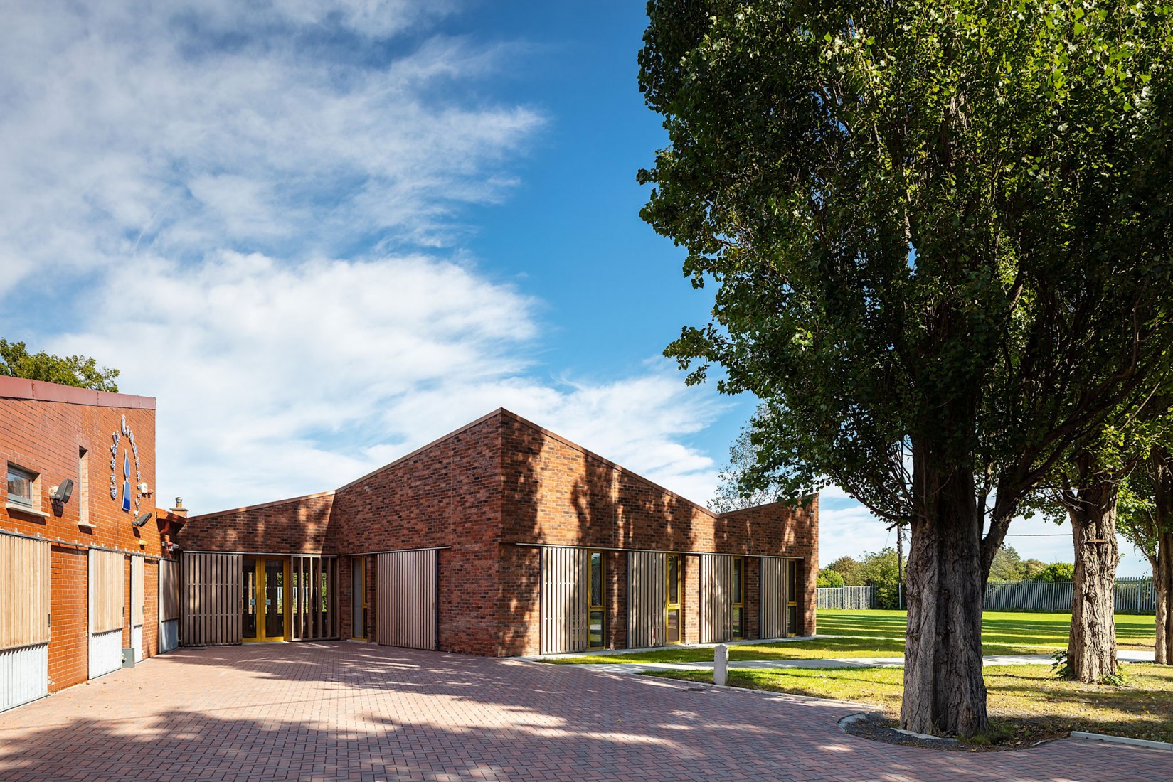 Candle Community por McGarry Ní Éanaigh Architects. Fotografía por Richard Hatch