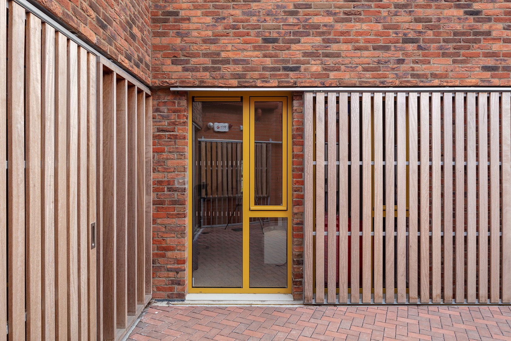 Candle Community por McGarry Ní Éanaigh Architects. Fotografía por Richard Hatch